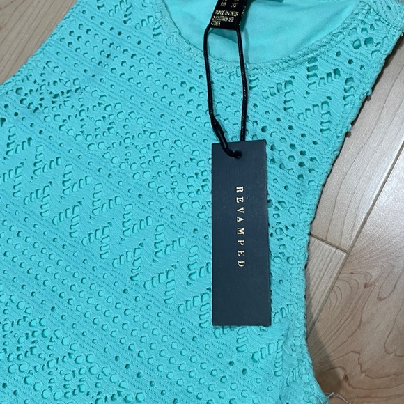 Textured blue sleeveless bodysuit, size XS by Revamped - Picture 3 of 11